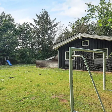 8 Person In Albaek-by Traum *