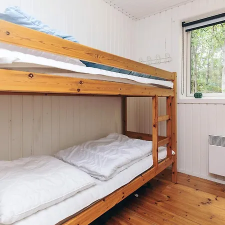 8 Person In Albaek-by Traum